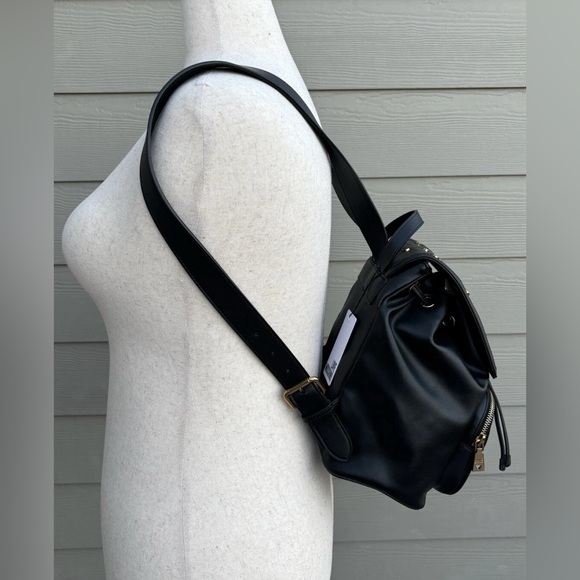 NWOT Love Moschino Black and Gold Leather Quilted Backpack - Picture 2 of 15